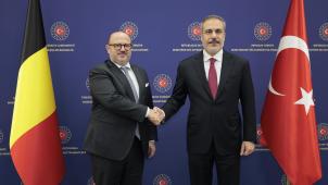 <p>Der scheidende föderale Außenminister Bernard Quintin (links) und sein türkischer AmtskollegeHakan Fidan</p>