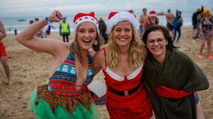 <p>Am Samstag haben sich – wie jedes Jahr – viele mutige Menschen in Ostende getroffen, um zusammen im eiskalten Wasser der Nordsee anzubaden.</p>