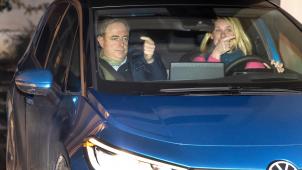 <p>Nach links oder doch nach rechts? Bart De Wever beim Verlassen einer Verhandlungsrunde.</p>