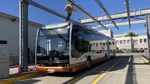 <p>Ein Blick auf den ersten elektrischen Gelenkbusses vom Typ eCitaro der STIB. Vor einigen Monaten hatte die STIB 70 elektrische Gelenkbusse des Typs eCitaro bestellt. Diese neue Generation von Fahrzeugen kann sowohl in Depots als auch unterwegs an den Endhaltestellen des Netzes aufgeladen werden.</p>