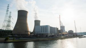 <p>Das Kernkraftwerk Tihange am Ufer der Maas</p>