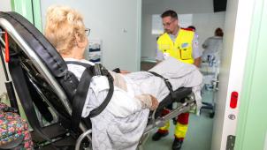 <p>Belgiens Gesundheitssystem hat mit erheblichen Herausforderungen in den Bereichen Patientensicherheit, Personalüberlastung und Effizienz zu kämpfen.</p>