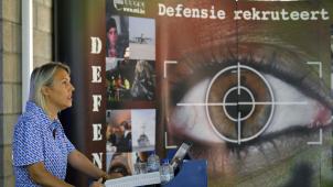<p>Ludivine Dedonder bei einer Pressekonferenz: Die Verteidigung hat das Ziel bei Reservisten verfehlt.</p>