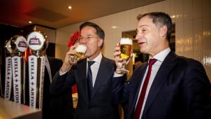 <p>NATO-Generalsekretär Mark Rutte (l.) und Premier Alexander De Croo im Belgium House beim Weltwirtschaftsforum in Davos.</p>