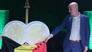 <p>Jannie Haek enthüllte am Donnerstag die Münze in Brüssel.</p>
