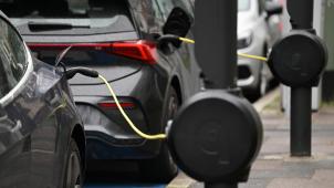 <p>Laut der neuen VIAS-Studie reduzieren E-Autos das Unfallrisiko.</p>
