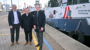 <p>Das Spitzentrio des Hafens Antwerpen-Brügge: Schöffe Johan Klaps, Präsident Dirk De fauw und CEO Jacques Vandermeiren (v.l.n.r.)</p>