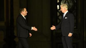 <p>Der designierte Premier mit dem Staatsoberhaupt: Bart De Wever und König Philippe am späten Freitagabend</p>