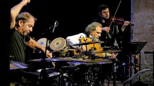 <p>Die komplexen Kompositionen von Rabih Abou-Khalil vereinen arabische Metren und Tonskalen wie auch ausgeprägte Improvisationen.</p>