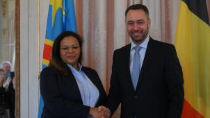 <p>Außenminister Maxime Prévot und seine kongolesische AmtskolleginThérèse Kayikwamba Wagner</p>