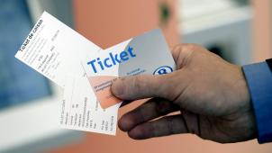 <p>Der Bahngesellschaft wird vorgeworfen, mit ihrer aktuellen Preisgestaltung bestimmte Gruppen von Reisenden zu benachteiligen.</p>