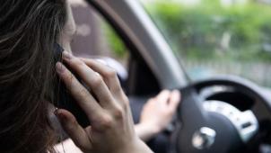 <p>Die Polizei geht gezielt gegen Handynutzung beim Fahren vor.</p>