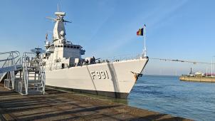 <p>Die Fregatte Louise-Marie im Hafen von Zeebrugge, bevor sie zu ihrer zweimonatigen NATO-Mission ablegt.</p>