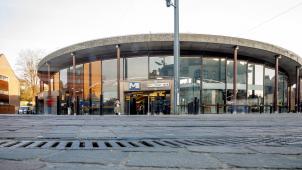 <p>Die Metrostation Saint-Guidon liegt in unmittelbarer Nähe zum Fußballstadion des RSC Anderlecht.</p>