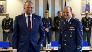 <p>Verteidigungsminister Theo Francken (l.) und Armeechef Frederik Vansina</p>
