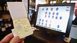 <p>Mehrwertsteuerquittung an der Registrierkasse eines Restaurants</p>