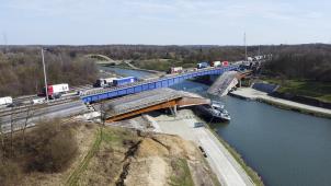 <p>Ein Blick von oben auf die eingestürzte Brücke</p>