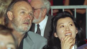 <p>Der Schauspieler Gene Hackman mit seiner Frau Betsy Arakawa im Juni 1993.</p>