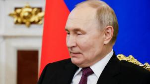 <p>Wladimir Putin betont eine grundsätzliche Bereitschaft für eine Waffenruhe. Nach einer baldigen Feuerpause klingen seine Wort aber nicht.</p>