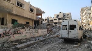 <p>Beschädigte Gebäude sind in der Stadt Beit Lahia im nördlichen Gazastreifen zu sehen.</p>