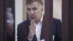 <p>02.12.2021, Georgien, Tiflis: Michail Saakaschwili, früherer Präsident von Georgien, spricht während einer Gerichtsanhörung. Ein Gericht in der georgischen Hauptstadt Tiflis hat Ex-Präsident Michail Saakaschwili erneut zu einer Haftstrafe verurteilt.</p>