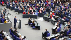 <p>Lars Klingbeil, SPD-Fraktionsvorsitzender, spricht in der 214. Plenarsitzung der 20. Legislaturperiode im Deutschen Bundestag.</p>