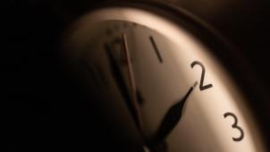 <p>Die Sommerzeit startet – und raubt eine Stunde Schlaf.</p>