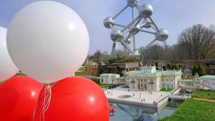 <p>Der „Palast auf der Insel“ im Mini-Europa</p>