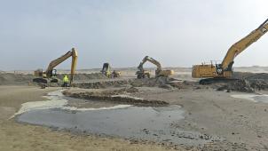 <p>Baggerarbeiten am Strand von Zeebrugge</p>