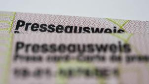 <p>Trotz vorgezeigten offiziellen Presseausweis, wurde Thomas Haulotte von der Polizei festgenommen.</p>