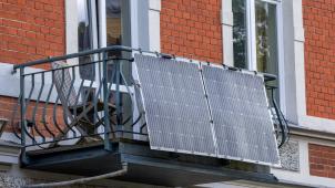 <p>Während Solarmodule für ein Balkonkraftwerk in den Nachbarländern immer häufiger zu sehen sind, sucht man die Anlagen in Belgien fast vergebens.</p>