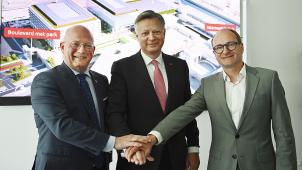 <p>Der föderale Mobilitätsminister Jean-Luc Crucke, Brussels-Airport-CEO Arnaud Feist und Regionalminister Ben Weyts (von links) präsentierten bei einer Pressekonferenz am Freitag in Zaventem die Zukunftspläne des Flughafens.</p>