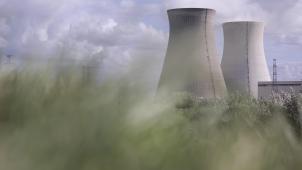 <p>Die Kühltürme des Atomkraftwerks von Doel bei Antwerpen: Die nukleare Renaissance, die die neue Föderalregierung möchte, ist schwierig zu realisieren.</p>