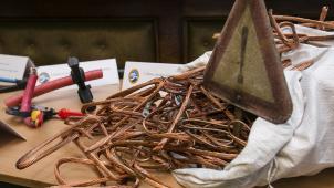 <p>Infrabel setzt zunehmend auf Prävention: Kupferkabel werden durch weniger wertvolle Aluminiumkabel ersetzt.</p>