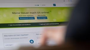 <p>Die Zahl der Versendungen sinkt von rund einer Million auf etwa 210.000 bis 250.000.</p>