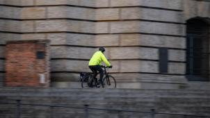 <p>Dank Fahrradpauschale und Leasing-Angeboten steigen immer mehr Beschäftigte auf das Rad um.</p>