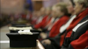 <p>Aus Wut auf die Regierung greifen Richter und Staatsanwälte zu drastischen Mitteln.</p>