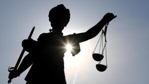 <p>Polizeigerichte in Ost- und Westflandern schränken ihre Arbeit ein.</p>