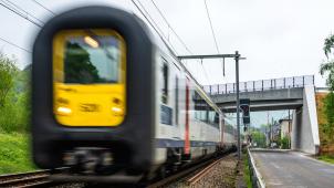 <p>Infrabel testet Strom und Stickstoff gegen Unkraut an Gleisen.</p>