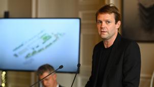 <p>Landschaftsarchitekt und Kurator Bas Smets präsentiert das belgische Pavillonprojekt „Building Biospheres“, das Pflanzenintelligenz als Teil künftiger Architektur erforscht.</p>