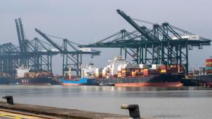 <p>Flandern profitiert von zwei starken Magneten für ausländische Investoren, dem Hafen von Antwerpen (Bild) und dem Landesflughafen in Zaventem.</p>