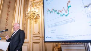 <p>BNB-Direktor Tom Dechaene präsentiert den Report</p>
