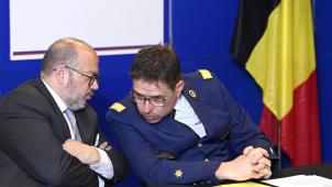 <p>Sie legten alarmierende Zahlen über das Unsicherheitsgefühl ihrer Landsleute vor: Innenminister Bernard Quintin (l.) und Polizeichef Eric Snoeck.</p>