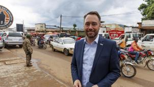 <p>Außenminister Maxime Prévot während eines Staatsbesuchs im Kongo</p>