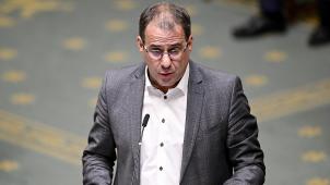 <p>Arbeitsminister David Clarinval in der Kammer</p>