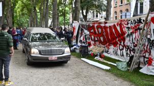 <p>Im Elisabethpark trauerten am Donnerstag rund 300 Menschen um den elfjährigen Fabian.</p>