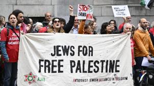 <p>Rund 200 Menschen protestierten in Brüssel gegen Israels Gaza-Offensive – mit klaren Forderungen an Belgien und die EU.</p>