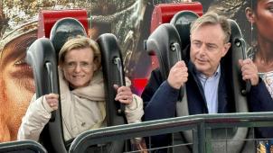 <p>Premier Bart De Wever eröffnete gemeinsam mit Vertretern der Stadt und seiner Familie das traditionsreiche Volksfest Sinksenfoor in Antwerpen.</p>