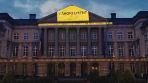 <p>Diese Lichtprojektion gegen diepolitische Blockade beim Abtreibungsrecht war am Dienstagabend in Brüssel zu sehen.</p>