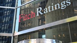 <p>Die Ratingagentur Fitch (Bild: Hauptsitz in New York) stuft Belgien herab, da sie anhaltend hohe Haushaltsdefizite und einen weiteren Anstieg der Staatsverschuldung erwartet. Dadurch dürfte es für unser Land teurer werden, sich Geld zu leihen.</p>